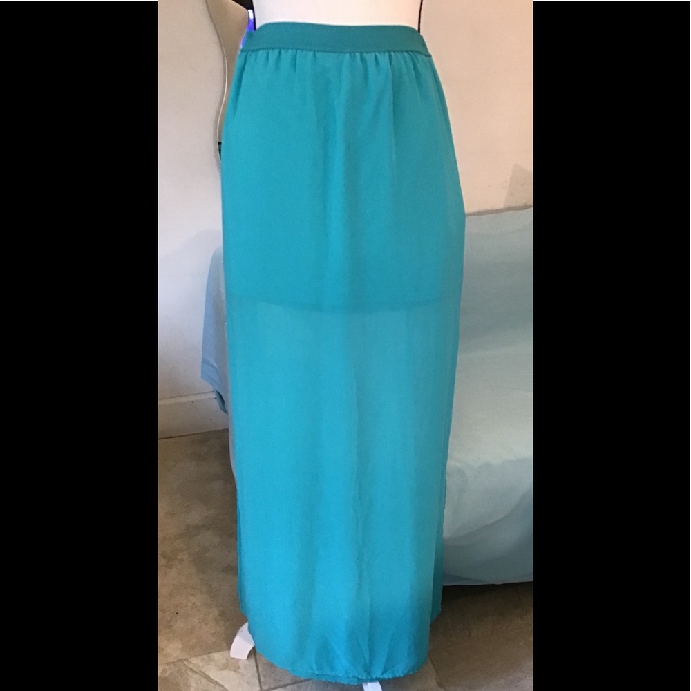 🇦🇷 Divided H&M maxi skirt side openings. Size 2